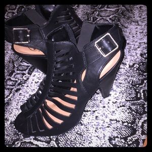 Heart in D Strappy black heels